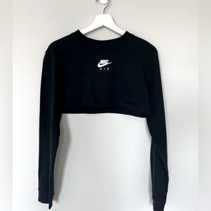 NIKE Women’s Black Cropped Long sleeve Sweatshirt, Size Medium